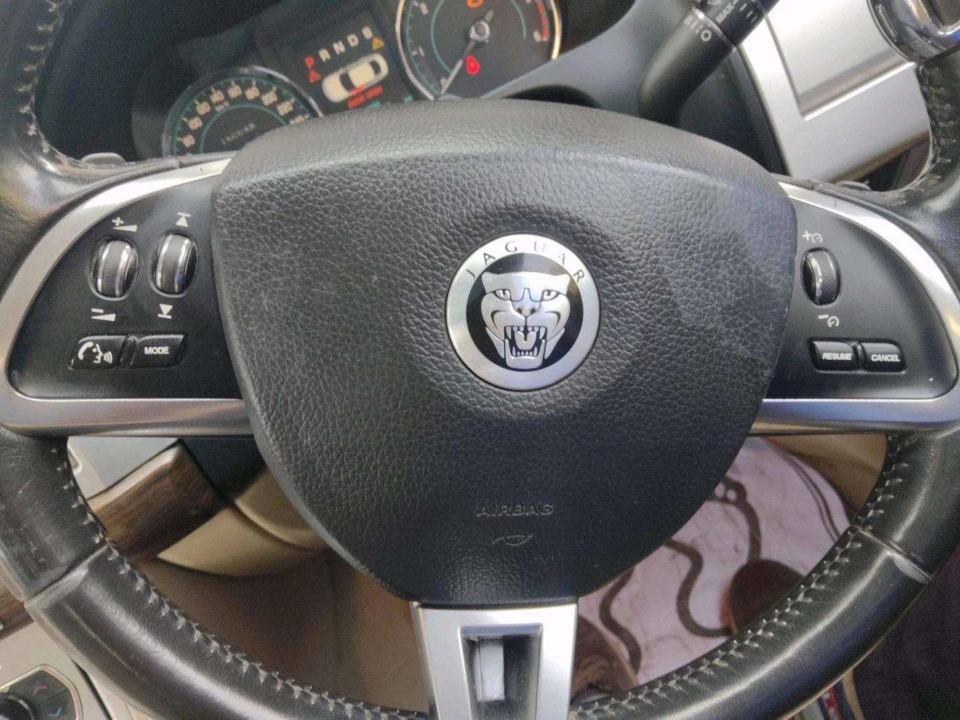 2013 Jaguar XF 2.2 DIESEL LUXURY, Diesel, Automatic, 1,41,200 km, interior
