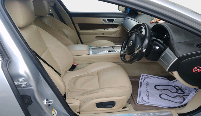 2013 Jaguar XF 2.2 DIESEL LUXURY, Diesel, Automatic, 1,41,200 km, interior