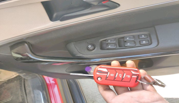 2021 Mahindra XUV700 AX 5 P MT 5 STR, Petrol, Manual, 82,971 km, interior