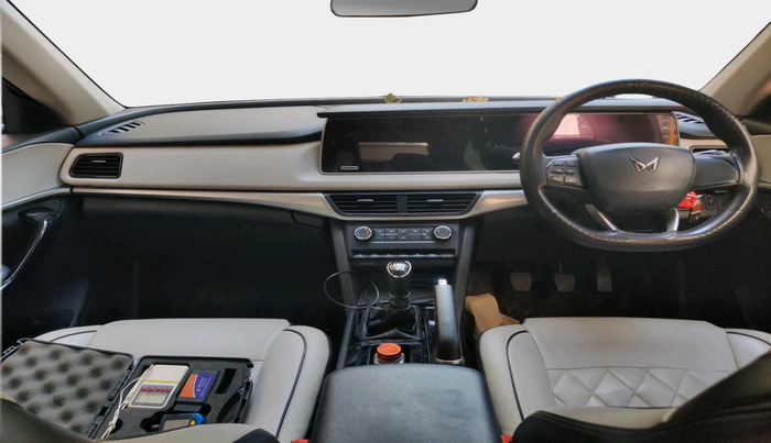 2021 Mahindra XUV700 AX 5 P MT 5 STR, Petrol, Manual, 82,971 km, interior