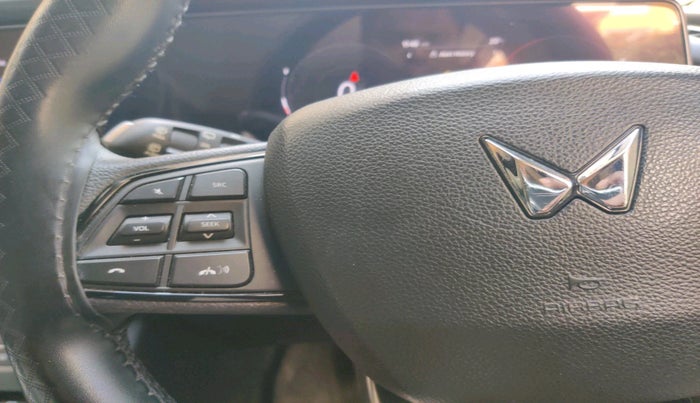 2021 Mahindra XUV700 AX 5 P MT 5 STR, Petrol, Manual, 82,971 km, interior