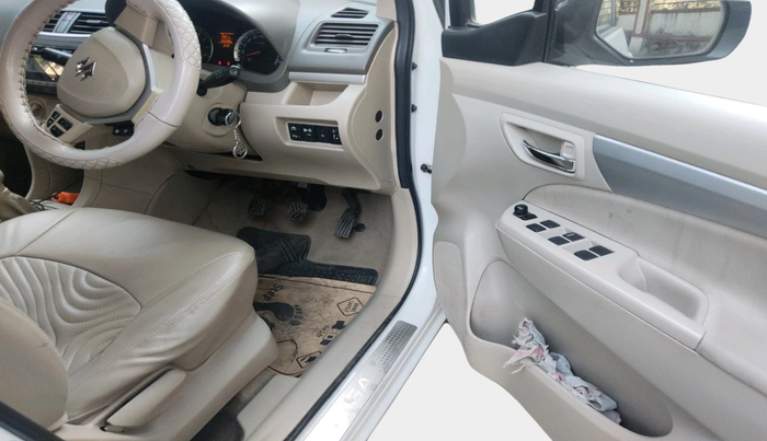 2017 Maruti Ertiga VXI CNG, Petrol, Manual, 1,53,410 km, interior