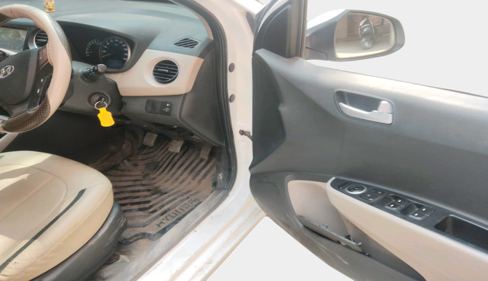 2017 Hyundai Grand i10 SPORTZ (O) 1.2 KAPPA VTVT, Petrol, Manual, 45,662 km, interior