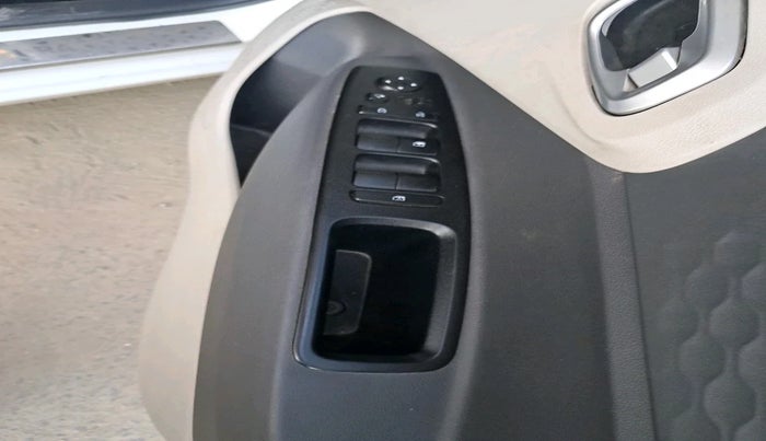 2024 Hyundai AURA SX 1.2 CNG, Petrol, Manual, 40,215 km, interior