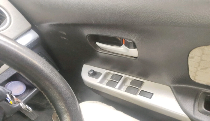 2013 Maruti Wagon R 1.0 VXI, CNG, Manual, 1,42,175 km, interior