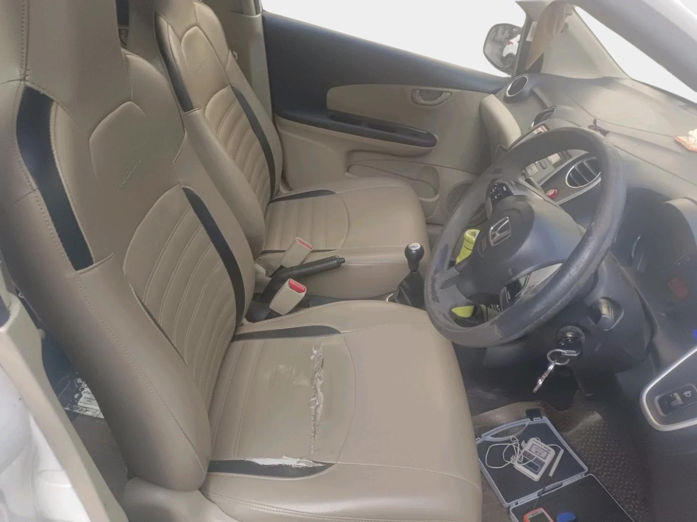 2014 Honda Mobilio 1.5L I-VTEC V, Petrol, Manual, 1,54,880 km, interior