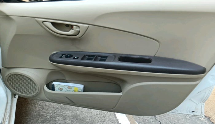 2013 Honda Amaze 1.5L I-DTEC S, Diesel, Manual, 1,05,446 km, interior