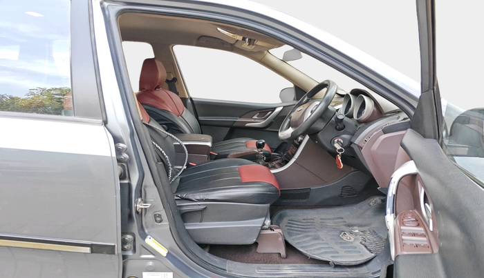 2014 Mahindra XUV500 W6, Diesel, Manual, 1,38,304 km, interior