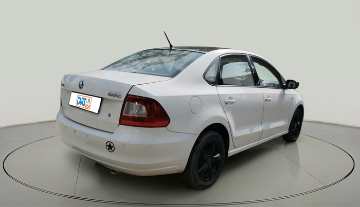 2013 Skoda Rapid ELEGANCE 1.6 MPI AT, Petrol, Automatic, 82,559 km, exterior