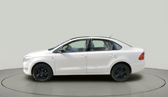 2013 Skoda Rapid ELEGANCE 1.6 MPI AT, Petrol, Automatic, 82,559 km, exterior