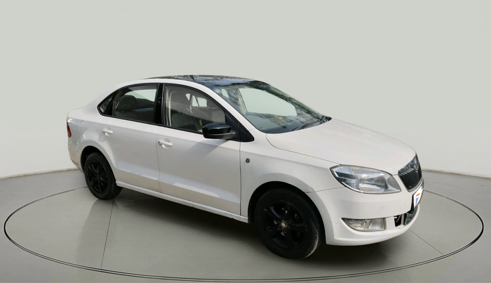 2013 Skoda Rapid ELEGANCE 1.6 MPI AT, Petrol, Automatic, 82,559 km, exterior