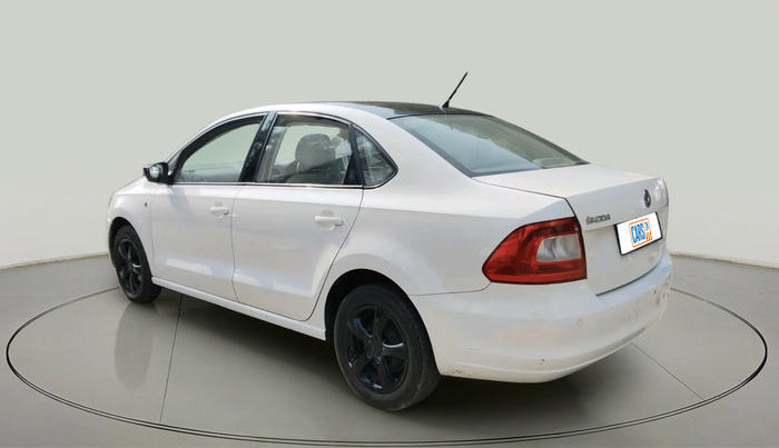 2013 Skoda Rapid ELEGANCE 1.6 MPI AT, Petrol, Automatic, 82,559 km, exterior