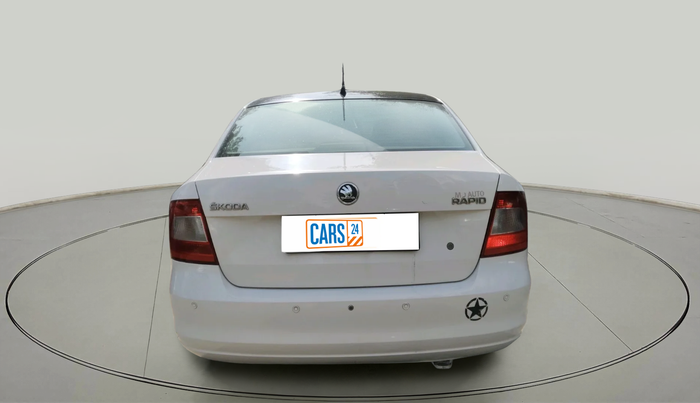 2013 Skoda Rapid ELEGANCE 1.6 MPI AT, Petrol, Automatic, 82,559 km, exterior