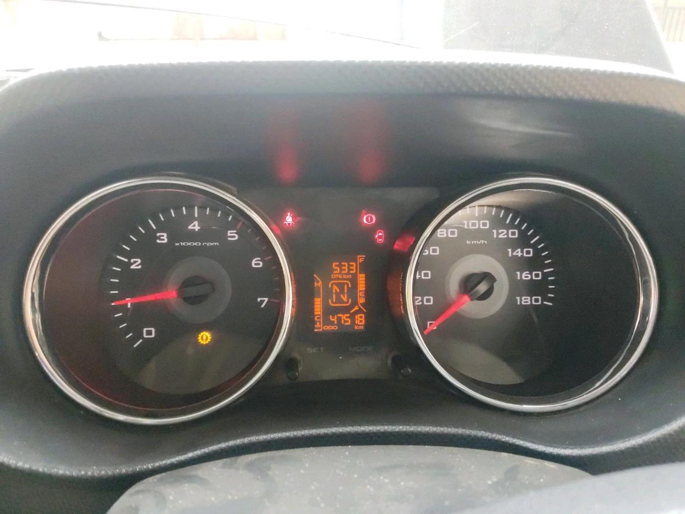 2016 Mahindra TUV300 T8, Diesel, Manual, 47,518 km, interior