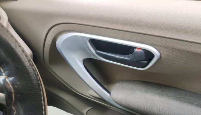 2016 Mahindra TUV300 T8, Diesel, Manual, 47,518 km, interior