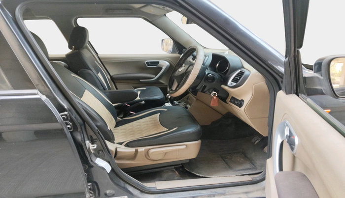 2016 Mahindra TUV300 T8, Diesel, Manual, 47,518 km, interior