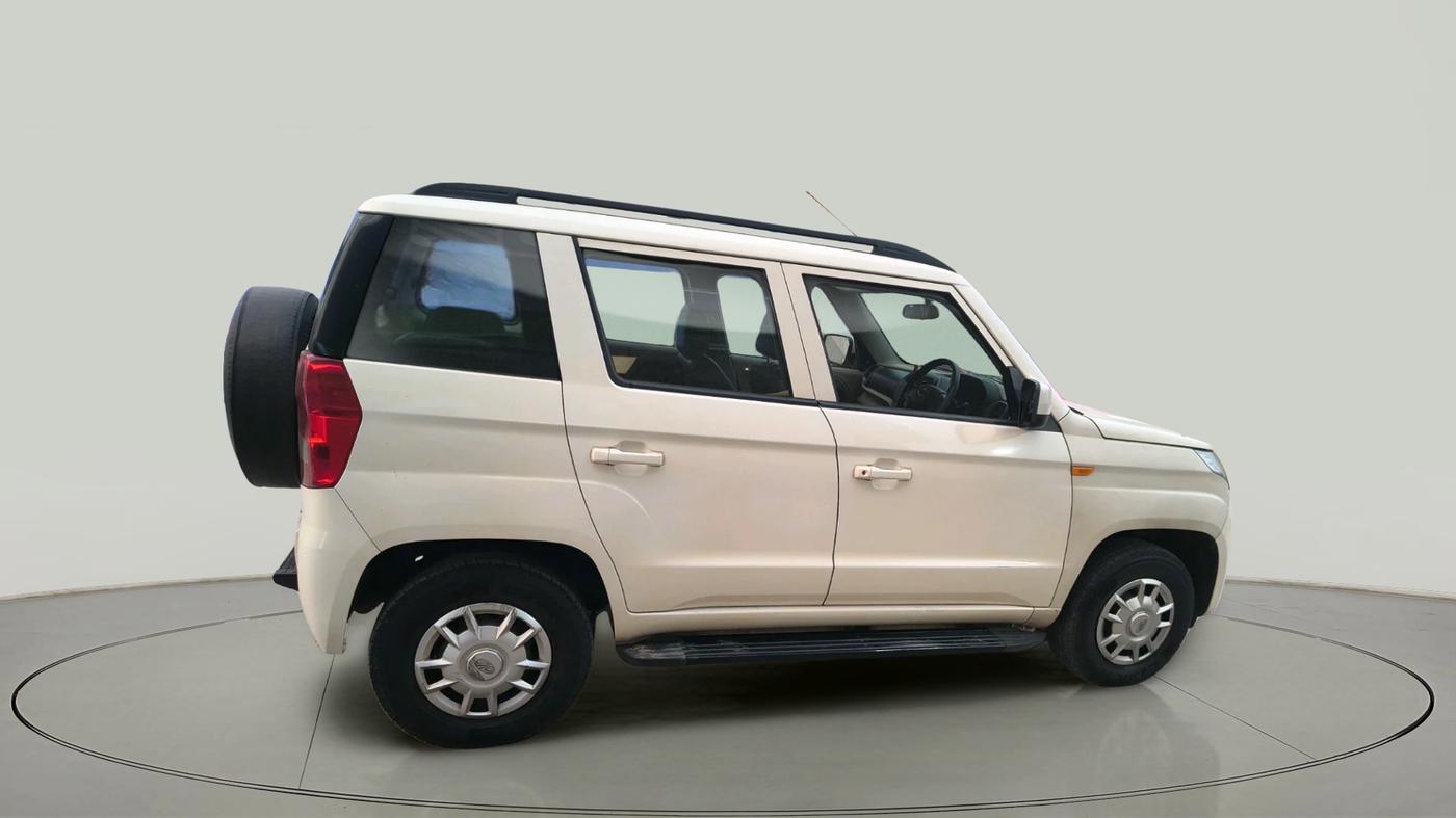 2017 Mahindra TUV300 T6 PLUS AMT, Diesel, Automatic, 23,373 km, exterior