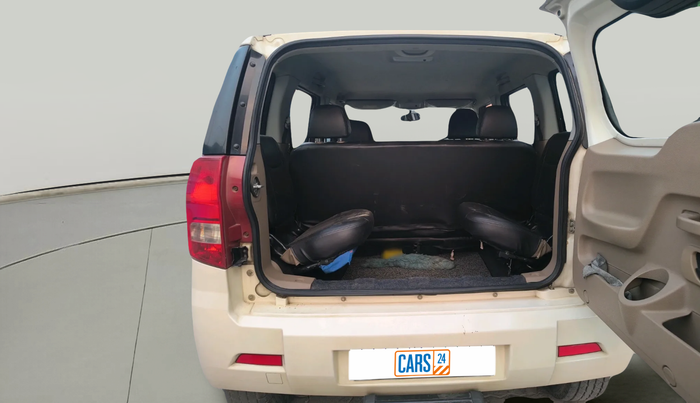 2017 Mahindra TUV300 T6 PLUS AMT, Diesel, Automatic, 23,373 km, exterior