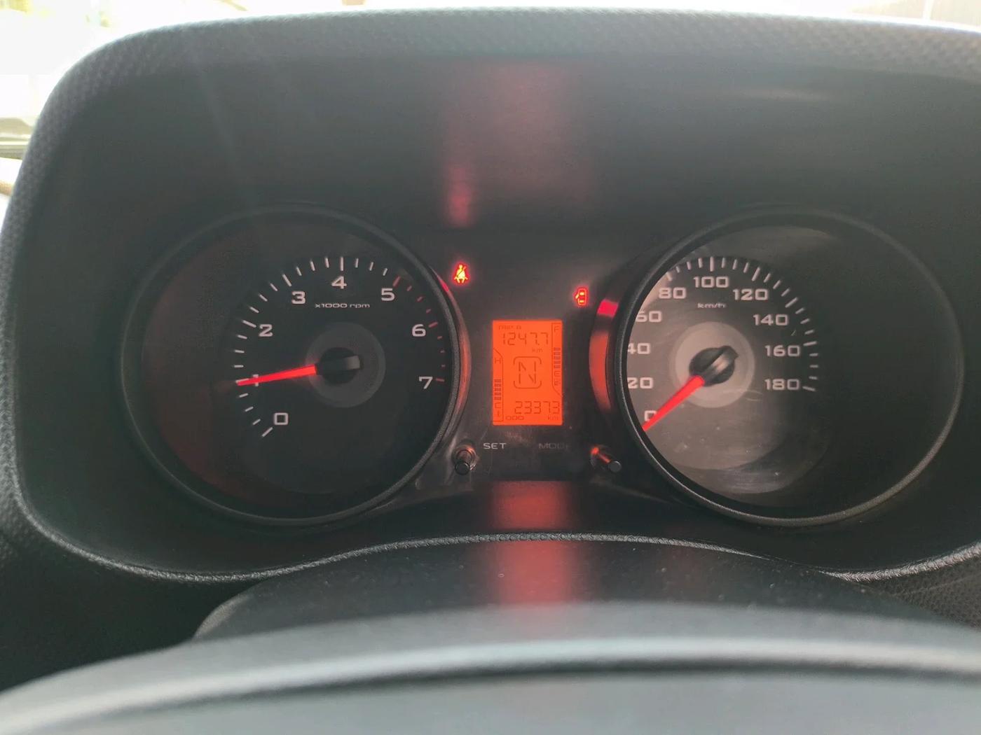 2017 Mahindra TUV300 T6 PLUS AMT, Diesel, Automatic, 23,373 km, interior