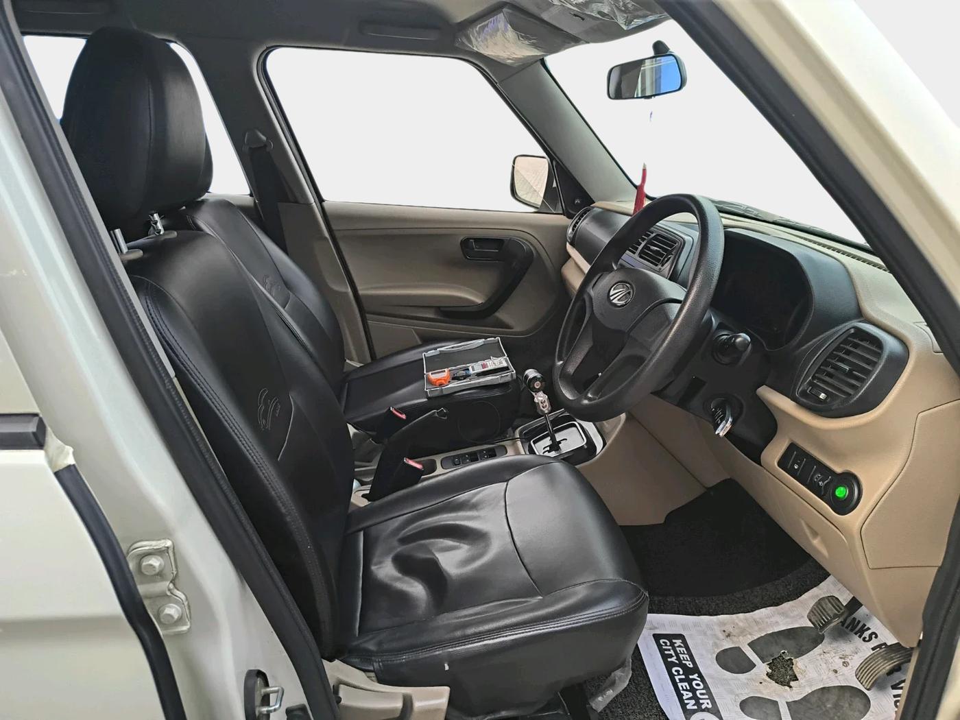 2017 Mahindra TUV300 T6 PLUS AMT, Diesel, Automatic, 23,373 km, interior