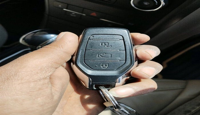 2017 Mahindra XUV500 W10 AT, Diesel, Automatic, 1,03,373 km, interior