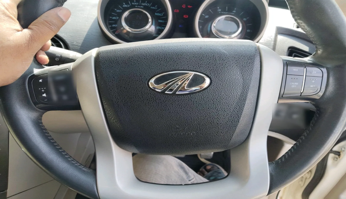 2017 Mahindra XUV500 W10 AT, Diesel, Automatic, 1,03,373 km, interior