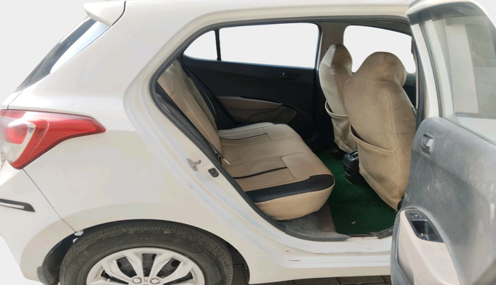 2013 Hyundai Grand i10 MAGNA 1.1 CRDI, Diesel, Manual, 1,64,113 km, interior