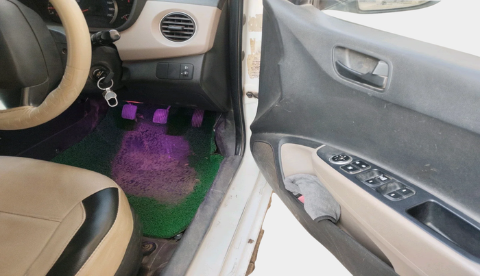 2013 Hyundai Grand i10 MAGNA 1.1 CRDI, Diesel, Manual, 1,64,113 km, interior