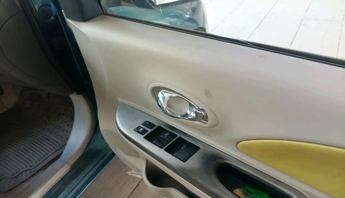 2013 Nissan Micra XV P DIESEL, Diesel, Manual, 1,39,465 km, interior