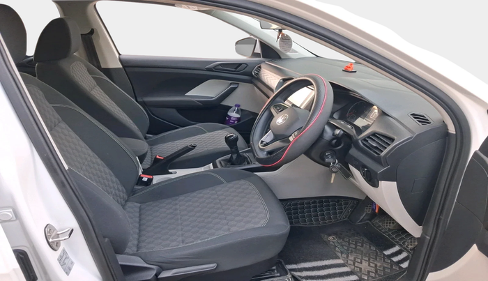 2024 Volkswagen TAIGUN COMFORTLINE 1.0 TSI MT, Petrol, Manual, 27,401 km, interior