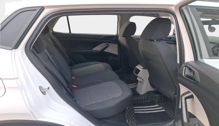 2024 Volkswagen TAIGUN COMFORTLINE 1.0 TSI MT, Petrol, Manual, 27,401 km, interior