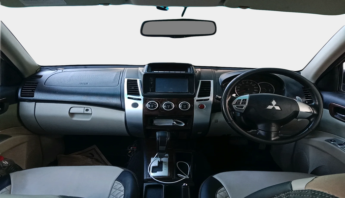 2016 Mitsubishi Pajero Sport 2.5 AT 4X2, Diesel, Automatic, 1,61,091 km, interior