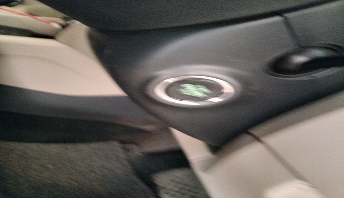 2015 Skoda Octavia STYLE 1.8 TSI AT, Petrol, Automatic, 1,21,444 km, interior