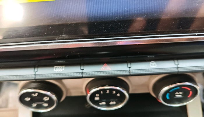 2020 Renault TRIBER RXZ, Petrol, Manual, 27,104 km, interior