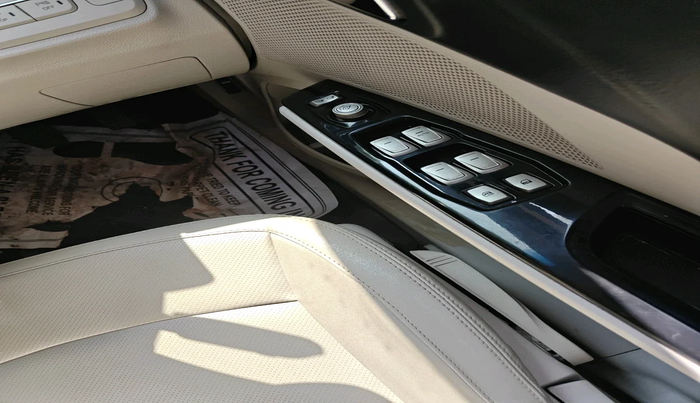 2021 Mahindra XUV300 W8 (O) 1.2 PETROL, Petrol, Manual, 20,229 km, interior