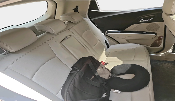 2021 Mahindra XUV300 W8 (O) 1.2 PETROL, Petrol, Manual, 20,229 km, interior