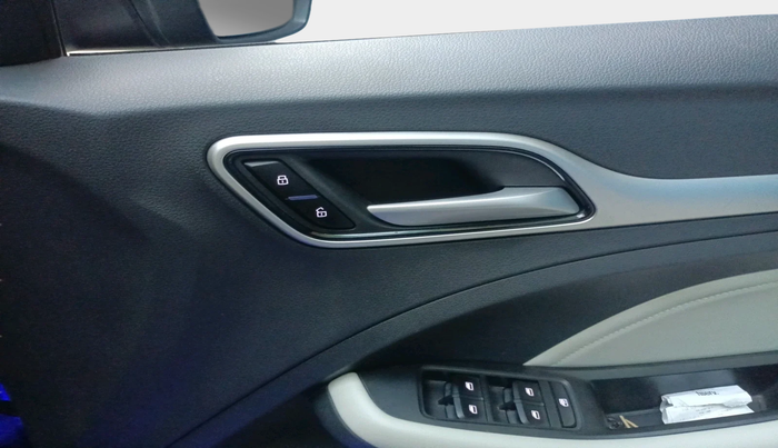 2023 MG ASTOR SAVVY 1.5 CVT, Petrol, Automatic, 37,593 km, interior