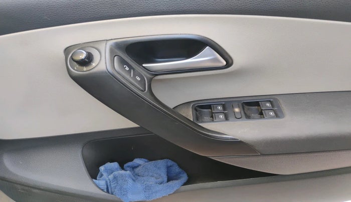 2013 Volkswagen Polo HIGHLINE DIESEL, Diesel, Manual, 1,58,055 km, interior