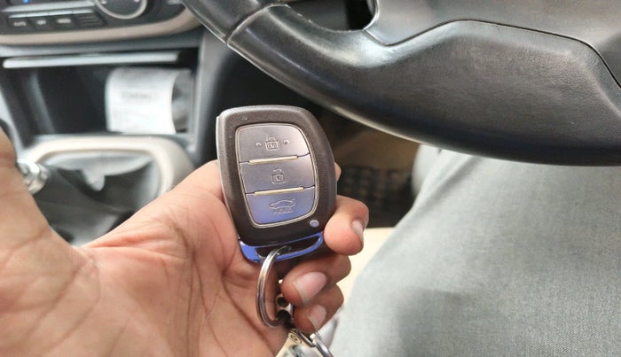 2015 Hyundai Xcent SX 1.2 (O), Petrol, Manual, 65,042 km, interior