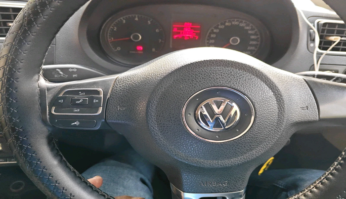 2013 Volkswagen Polo HIGHLINE1.2L, Petrol, Manual, 1,14,335 km, interior