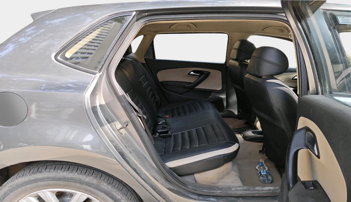 2013 Volkswagen Polo HIGHLINE1.2L, Petrol, Manual, 1,14,335 km, interior