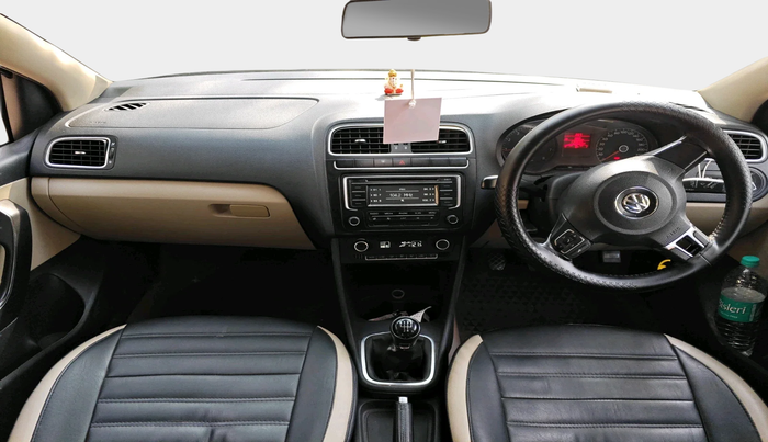 2013 Volkswagen Polo HIGHLINE1.2L, Petrol, Manual, 1,14,335 km, interior