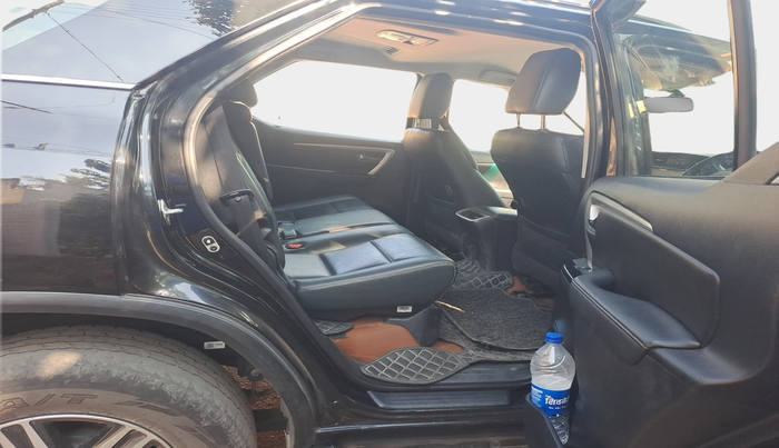 2024 Toyota Fortuner 4X2 MT 2.8 DIESEL, Diesel, Manual, 40,202 km, interior