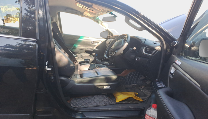 2024 Toyota Fortuner 4X2 MT 2.8 DIESEL, Diesel, Manual, 40,202 km, interior