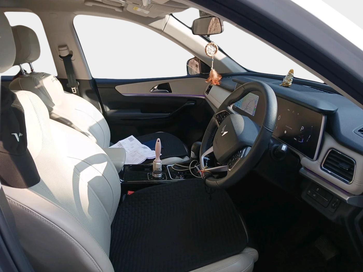 2025 Mahindra XUV700 AX 7 LUXURY P AT 7 STR, Petrol, Automatic, 10,190 km, interior