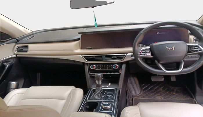 2021 Mahindra XUV700 AX 7 LUXURY D AT 7 STR, Diesel, Automatic, 80,192 km, interior