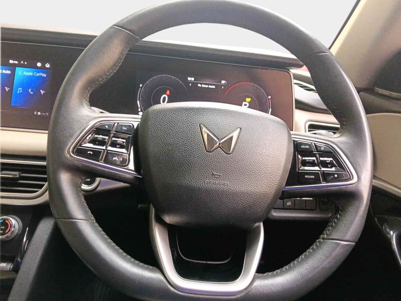2021 Mahindra XUV700 AX 7 LUXURY D AT 7 STR, Diesel, Automatic, 80,192 km, interior