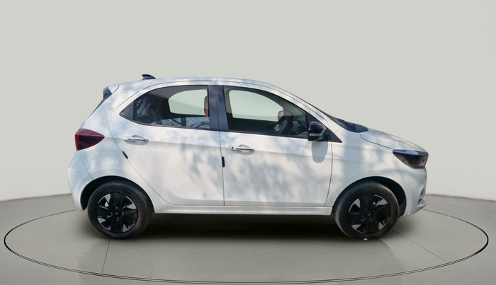 2025 Tata Tiago XZA iCNG, CNG, Automatic, 7,606 km, exterior