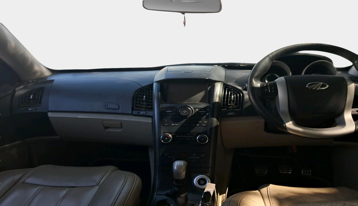 2017 Mahindra XUV500 W10, Diesel, Manual, 1,47,850 km, interior