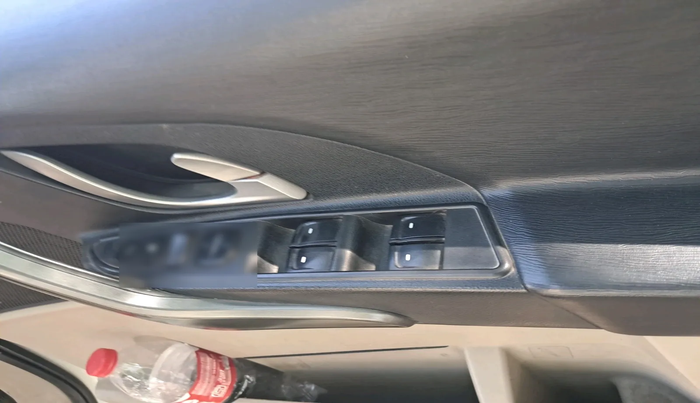 2017 Mahindra XUV500 W10, Diesel, Manual, 1,47,850 km, interior